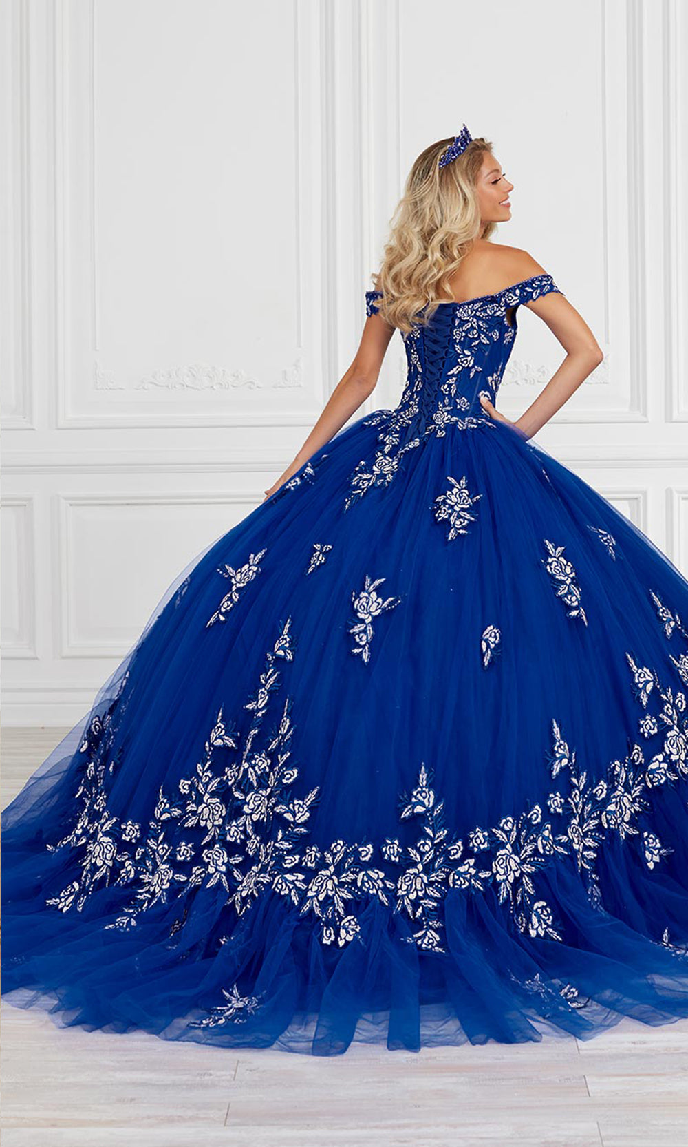 House of Wu 26973 Royal/White