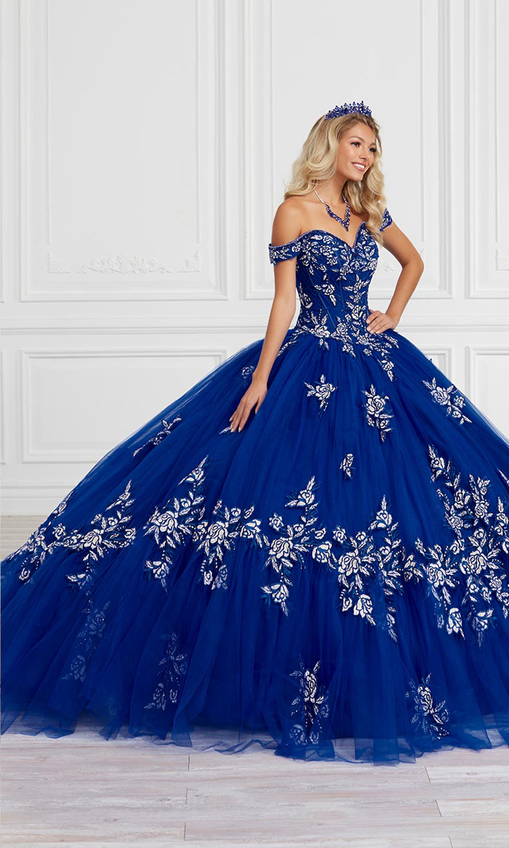 House of Wu 26973 Royal/White