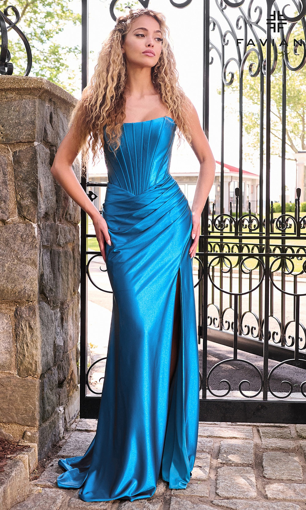 Faviana E11632 Ink Blue prom dress close front view of square-cut strapless neckline and vertical boning channels on satin corset, formal prom gown