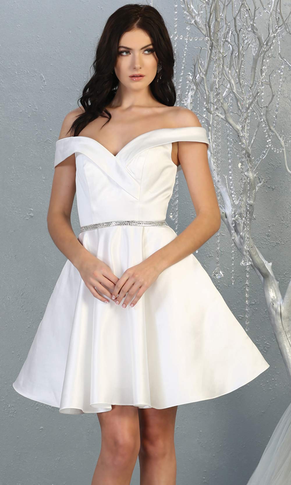 Mayqueen MQ1815 short white off shoulder flowy grade 8 graduation dress w/belt & simple skirt. White party dress is perfect for prom, graduation, grade 8 grad, confirmation dress, bat mitzvah dress, damas. Plus sizes avail for grad dress.jpggrade 8 grad dresses, graduation dresses