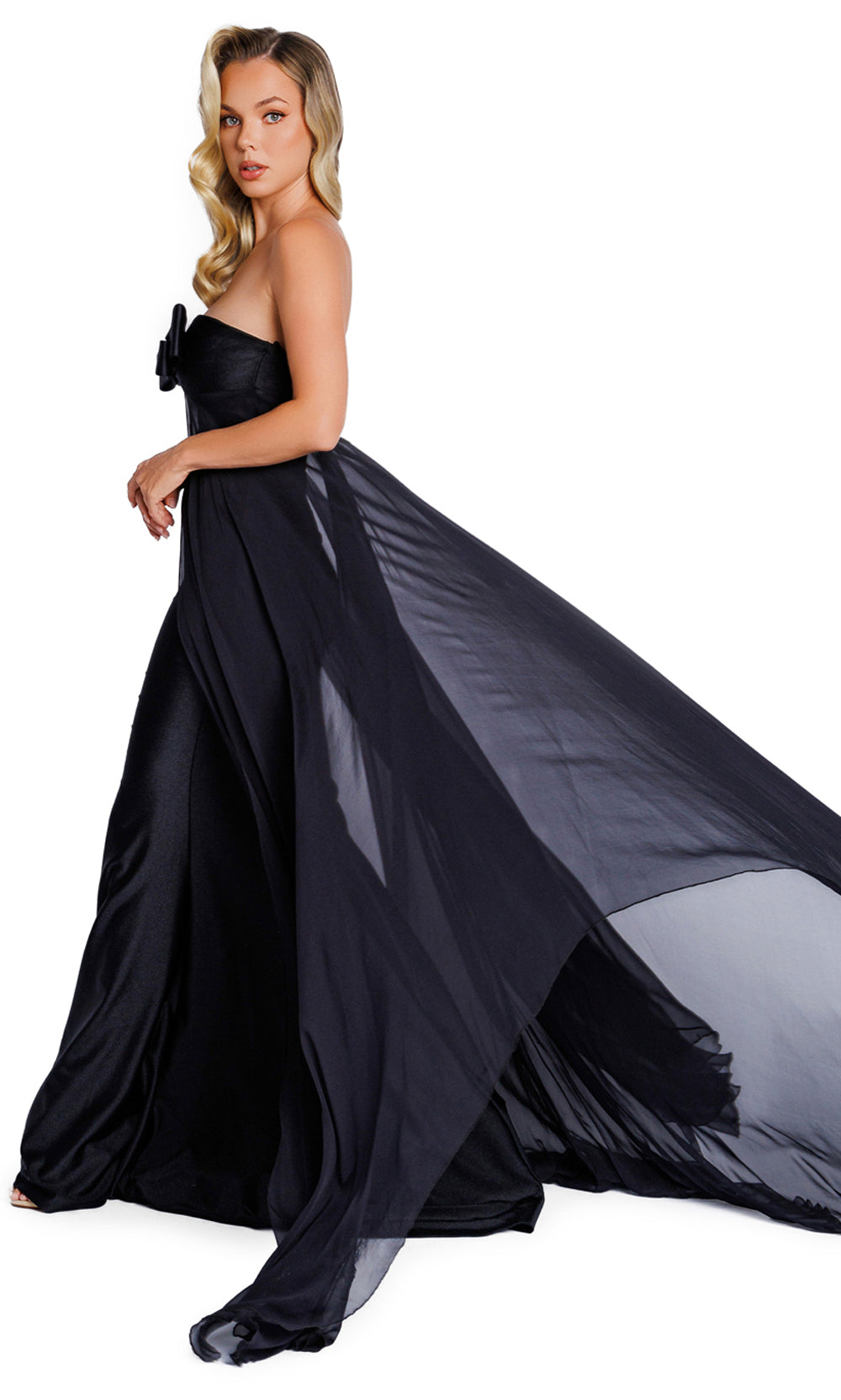 Nicole Bakti 7388