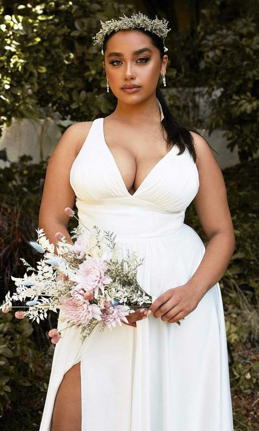 Ladivine Bridal 7469WW In White